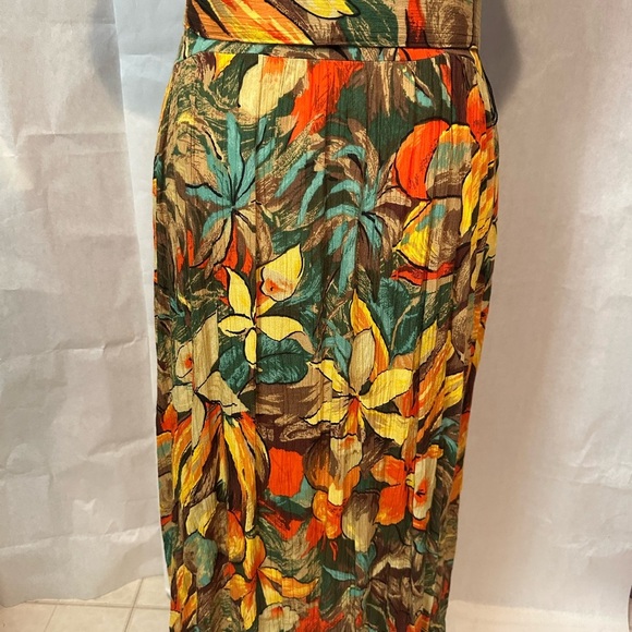 Vibrant Tropical Button-Down Midi Dress - Picture 9 of 14